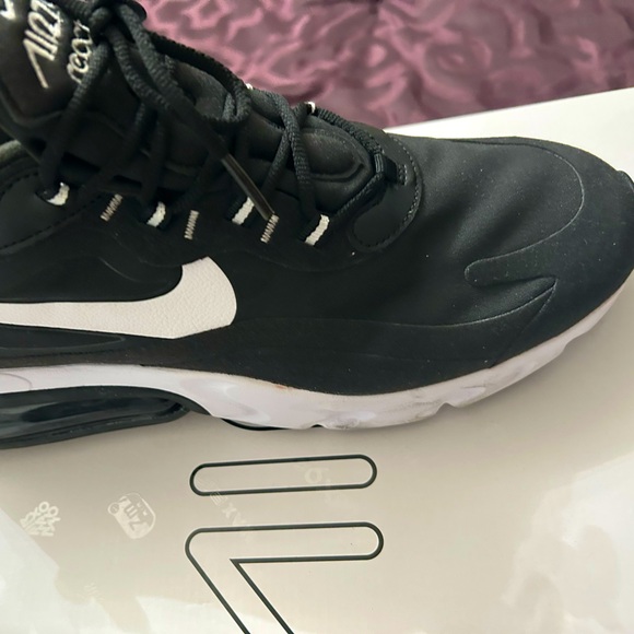 New Nike Air Max 270 React Black/White/Anthracite - Picture 2 of 5